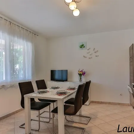 Laurea & Casia Apartament *