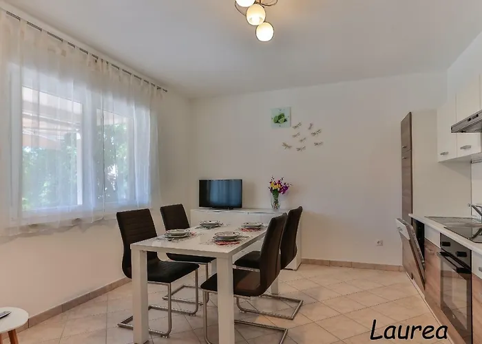 Laurea & Casia Apartment *